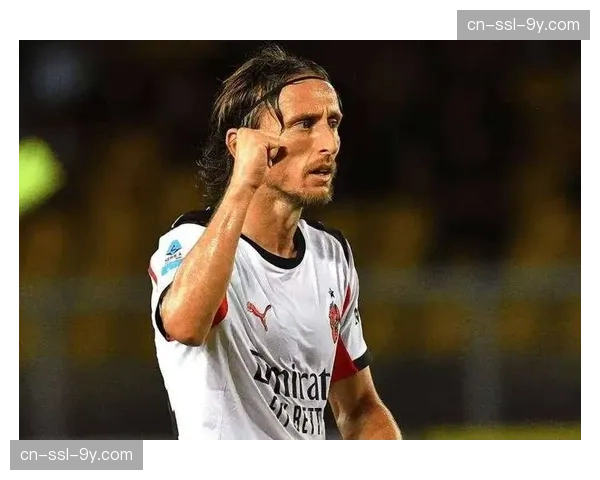 镜头聚焦：39岁的莫德里奇替补登场，用一次精准长传策动绝杀